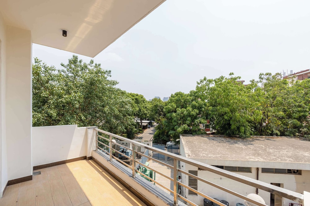 Saltstayz Premier - Sector 50 & Golf Course Ext Road