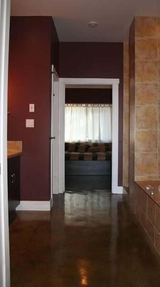 Crooked Tree Guest Suites
