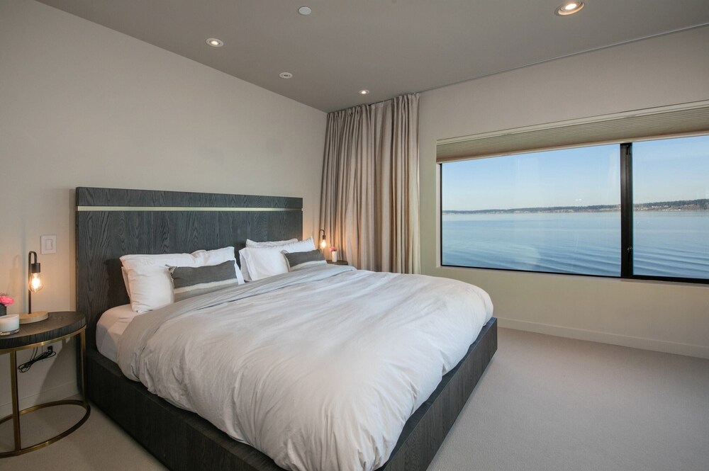Langley Waterfront Condo by Avantstay A+ Views view 2