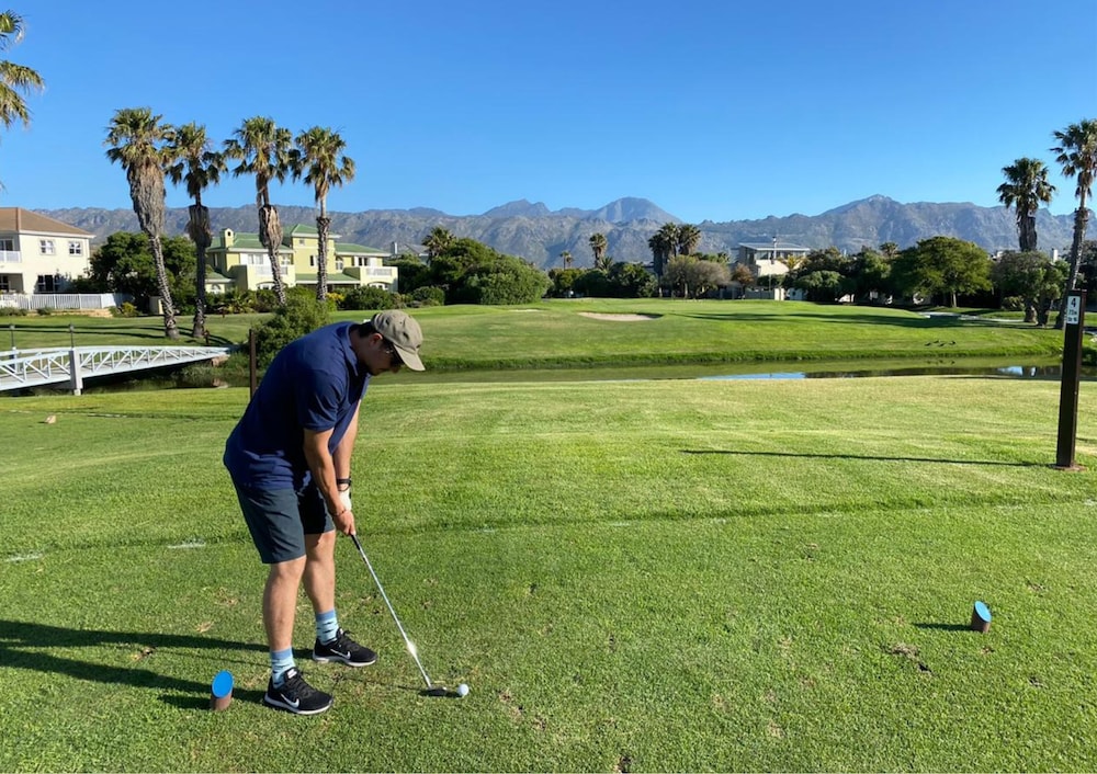 Greenways Golf Estate Sea View Apartment
