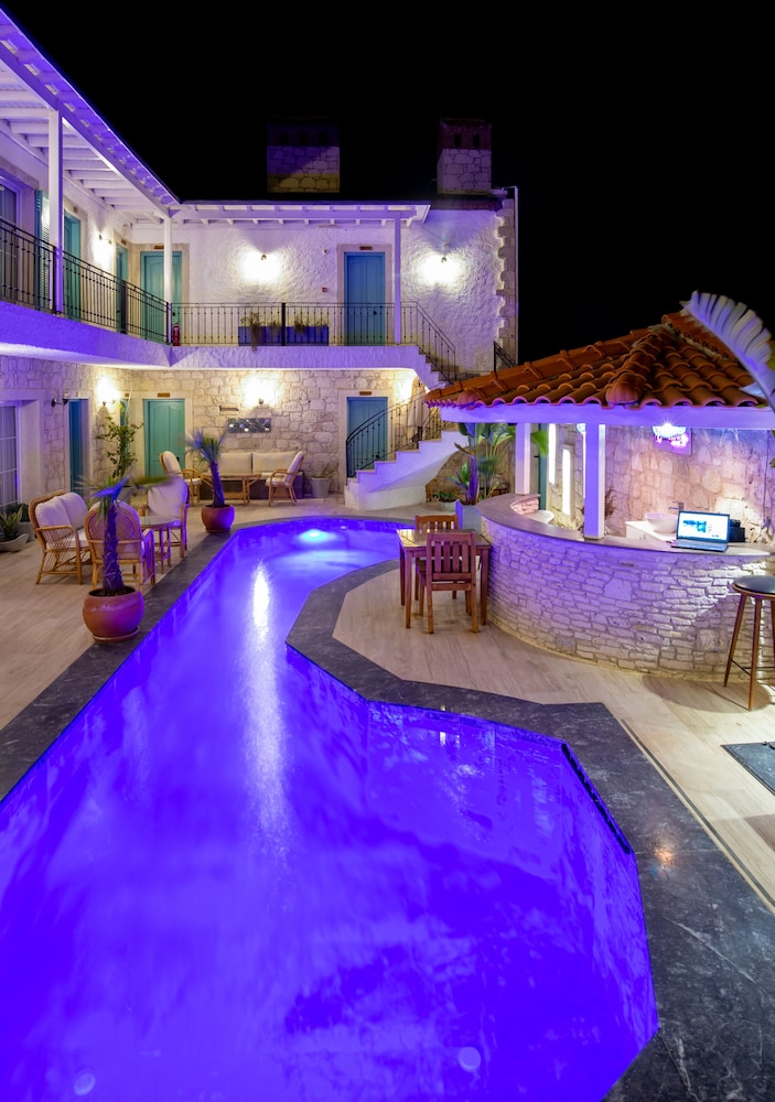 Avlu Alacati Butik Otel - Image 51