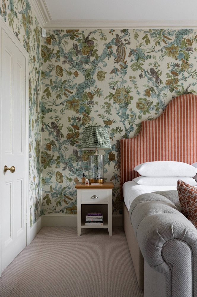 Westover Road III by Onefinestay