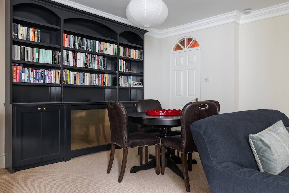 Tite Street IX by Onefinestay