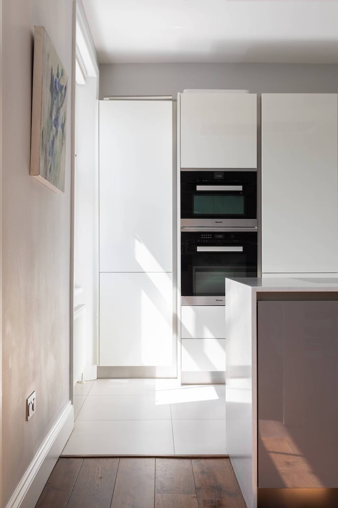 Bassett Road XII by Onefinestay