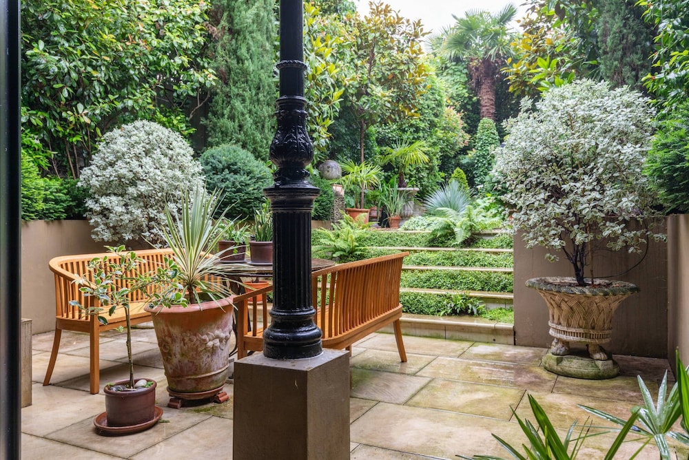 Penywern Road IV by Onefinestay