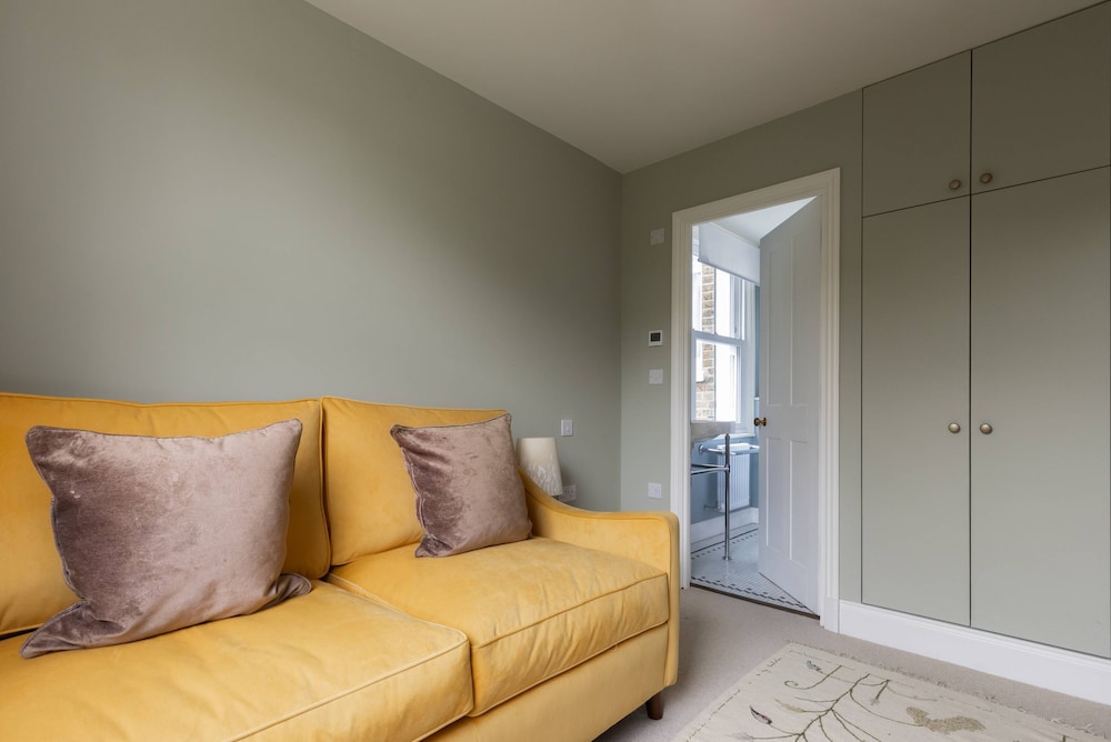 Brewster Gardens III by Onefinestay