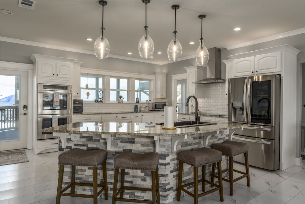 Bay Breeze - 2420 Bienville 4 Bedroom Home