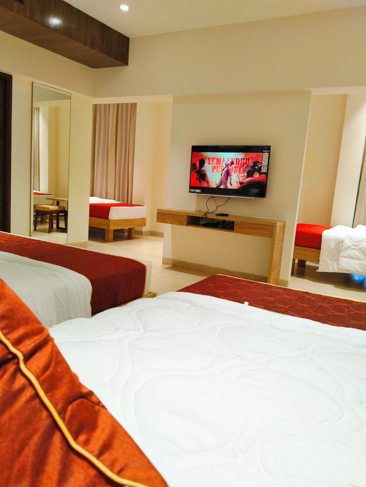 The Paradise Hotel - Luxury Stay