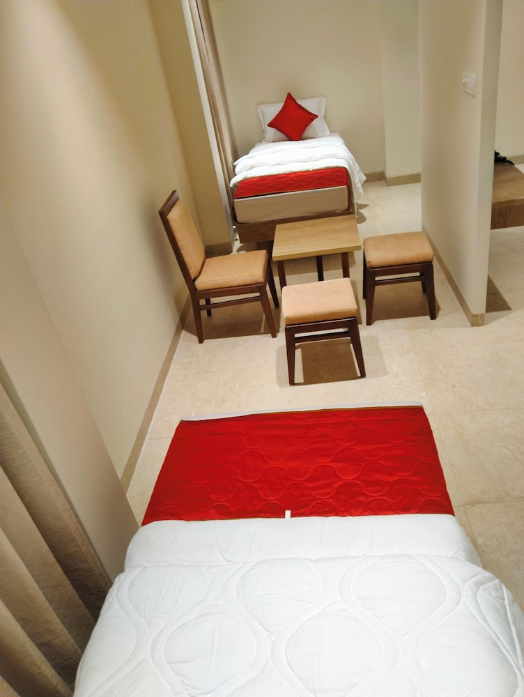 The Paradise Hotel - Luxury Stay