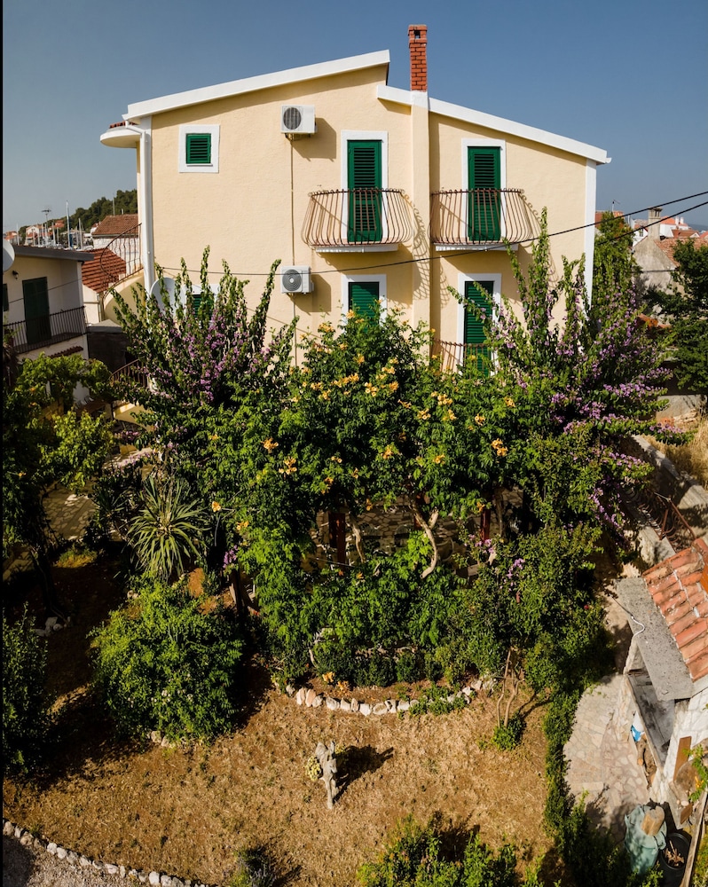 Charming 1-bedroom Apartment Sonia, Sleeps 4