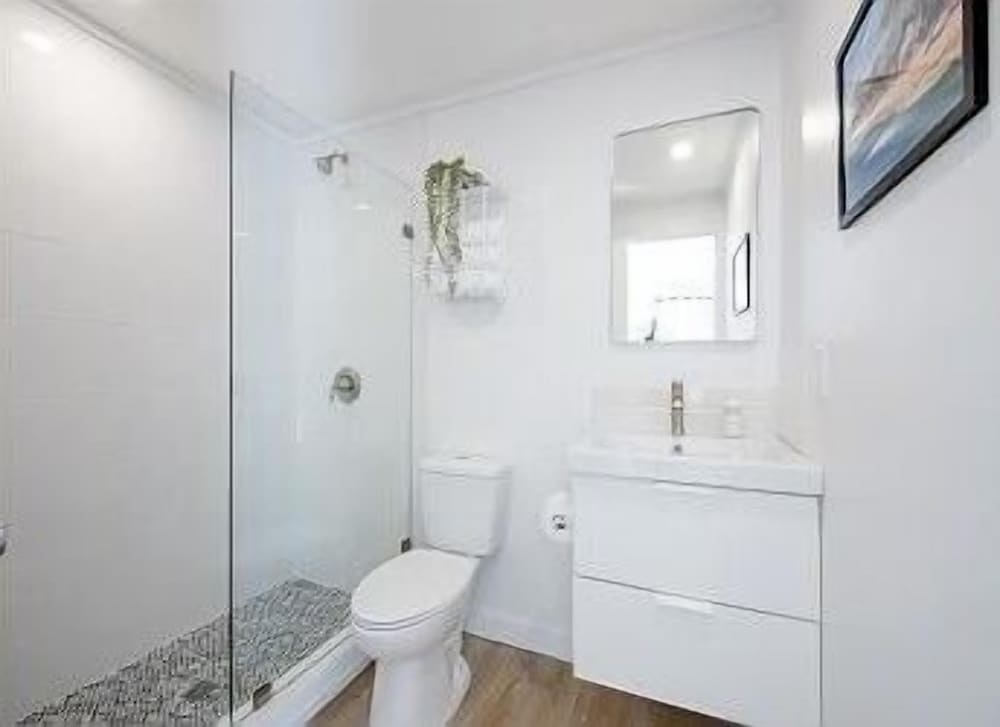Laughing Bird Studio #7 - Brand New Stylish Apartment, Pool, Bea 1 Bedroom Condo, photo 53