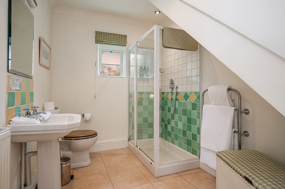 Bridgwater Vacations - Castle of Comfort Hotel  Restaurant - Property Image 4