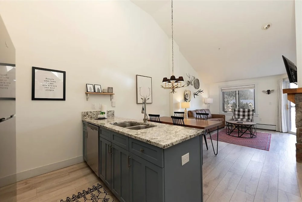 Full Renovated 1br -walk To Gondola & Kids Ski Free 1 Bedroom Condo by RedAwning view 3
