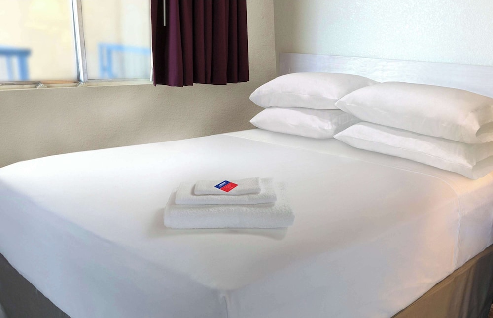Americas Best Value Inn Moline view 5