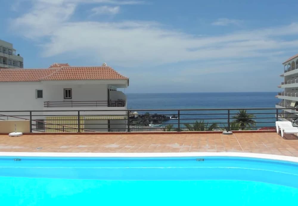 Apartment Edith - Ocean View Just Above the Beach