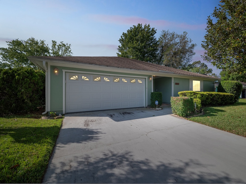 Pondside Perch - Your Waterfront Retreat 3 Bedroom Home