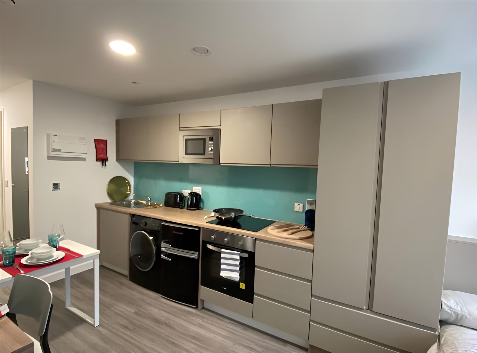 Ensuite Rooms and Studios in Portsmouth view 3