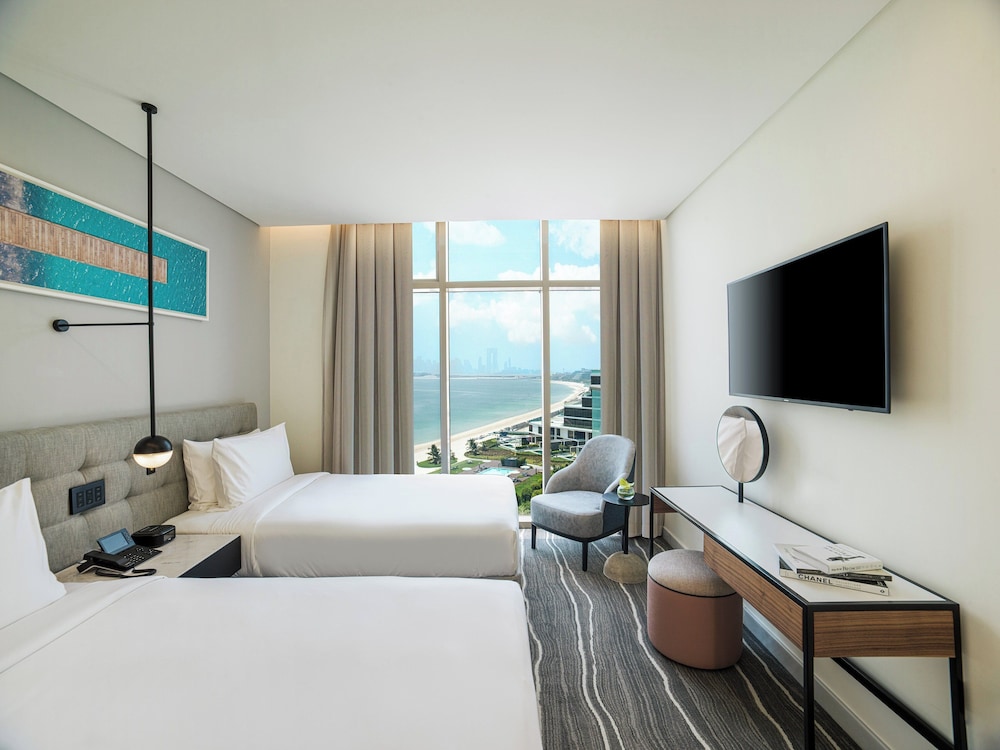 Th8 Palm Dubai Beach Resort, Vignette Collection by IHG