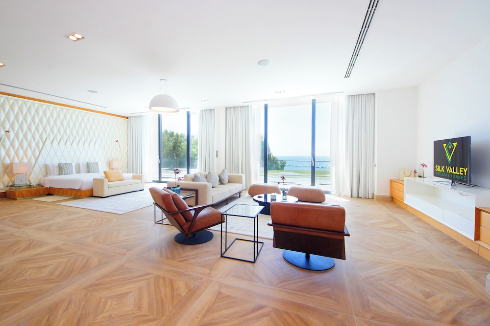 Royal Retreat Villa at Nurai Island
