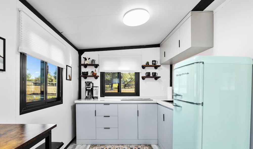 Zebra Ranch 2-br Tiny Home Mtn View Trails Brbq