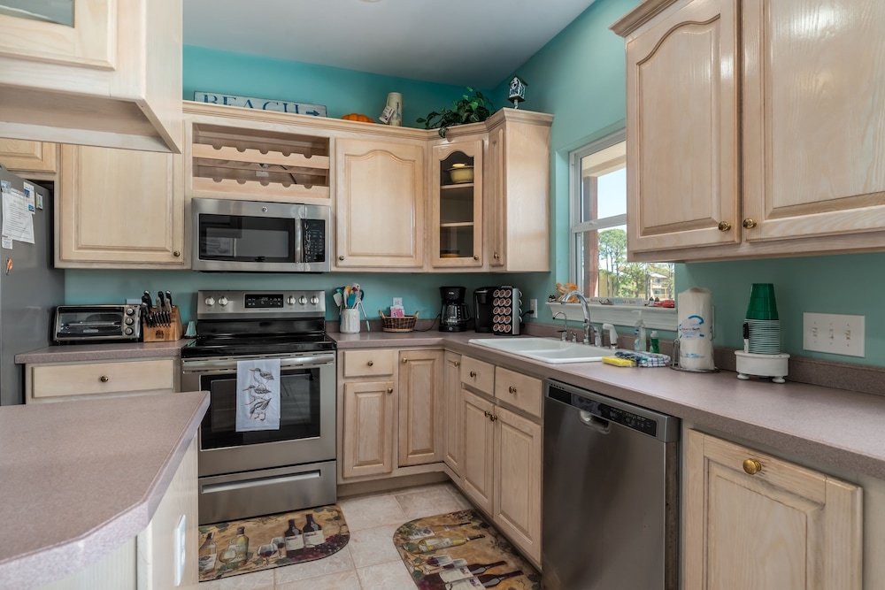 Breezy Decks - 601 Hernando Pl 4 Bedroom Home