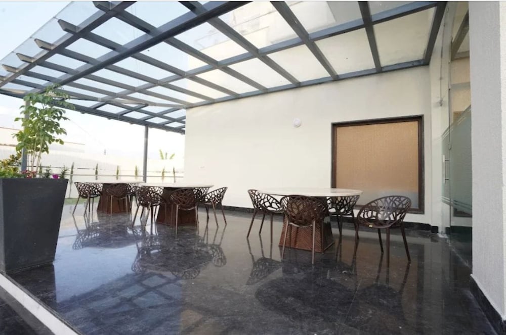 Su Casa Banquets and Hotel