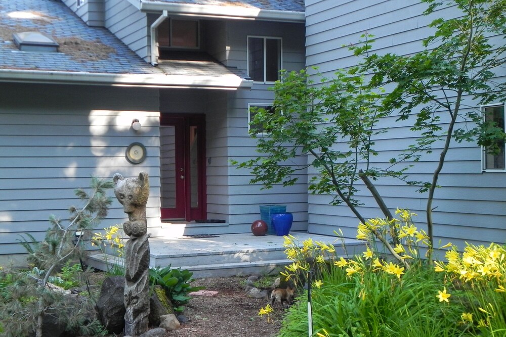 Fir Mountain Escape 4 Bedroom Home by RedAwning view 5