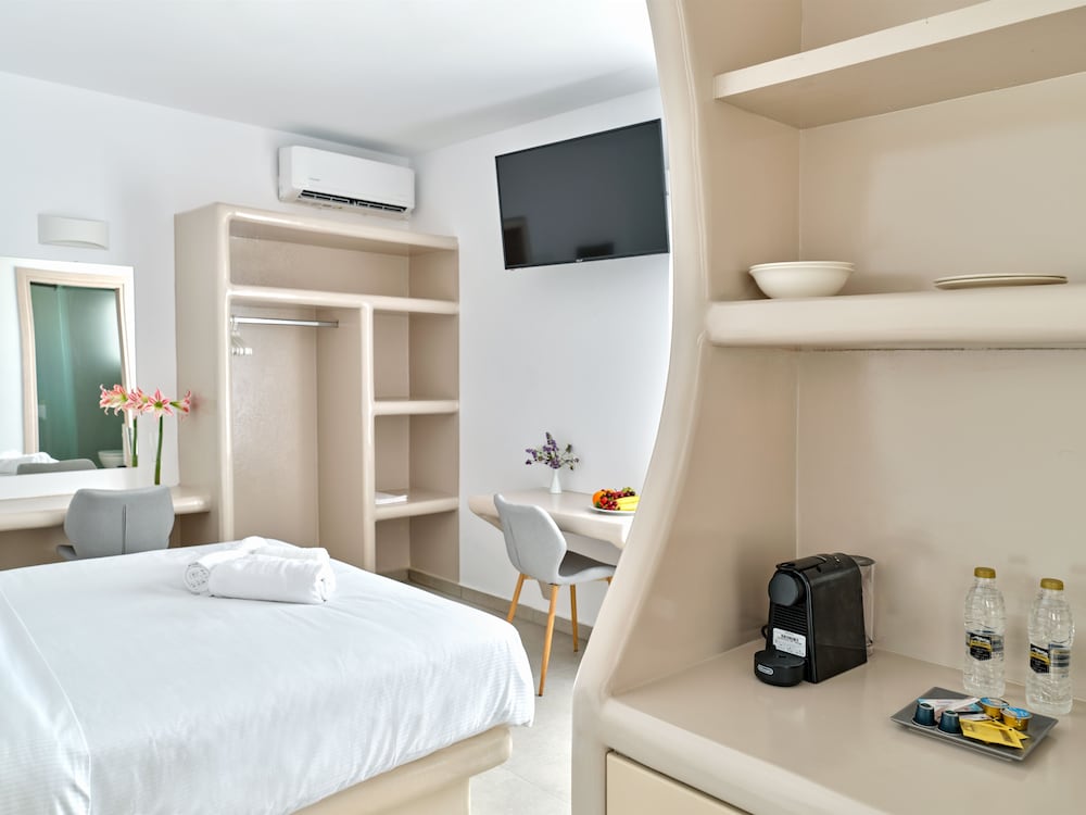Bedspot Apartments Paros view 3