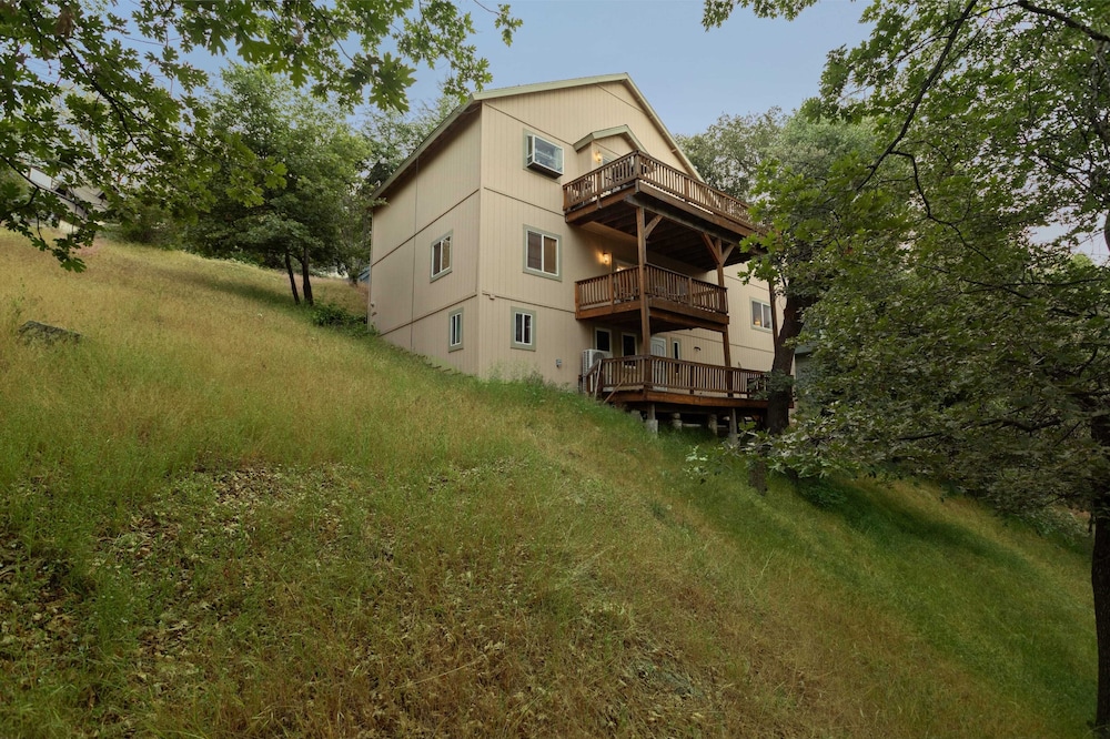 Alpen Drive by Avantstay Private Deck and Views