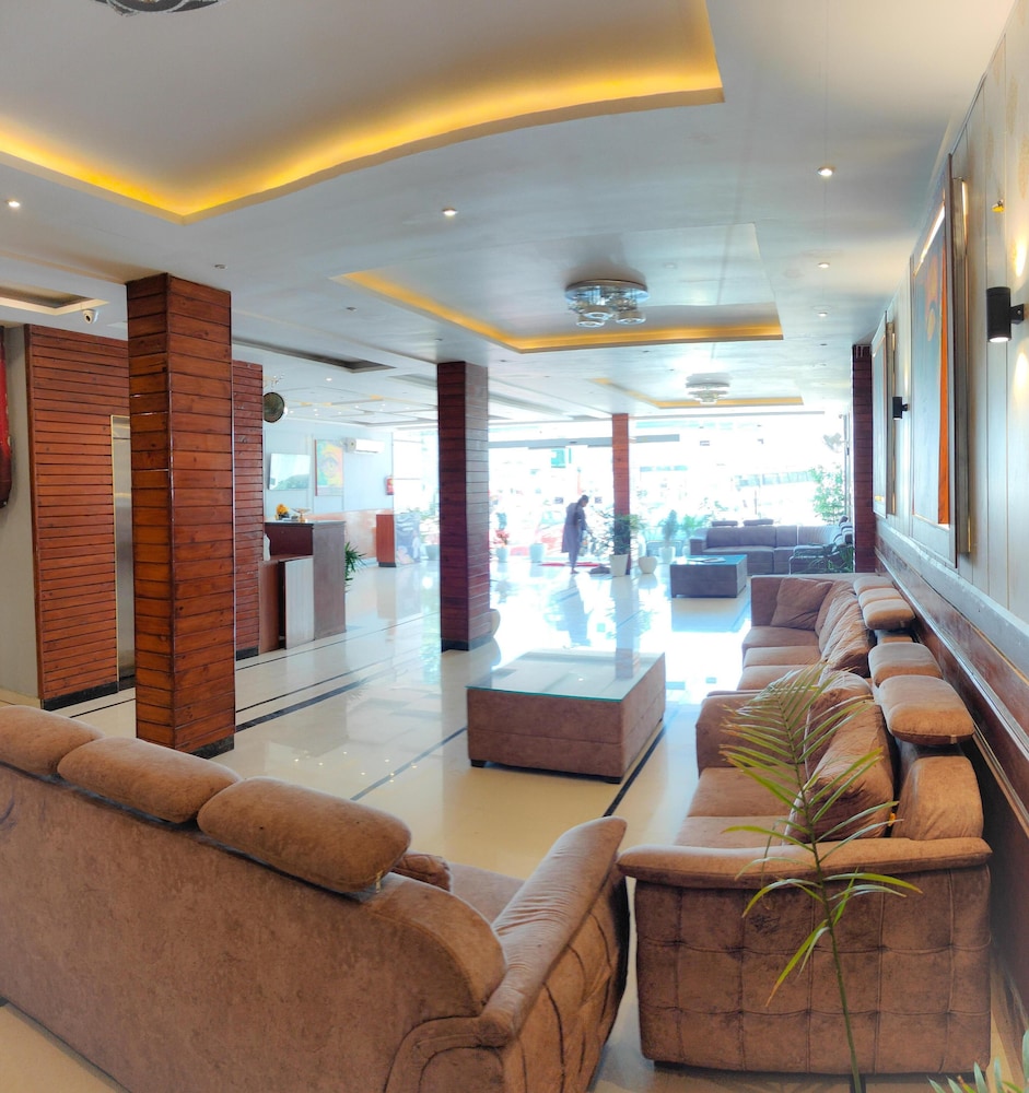 Lobby & Reception