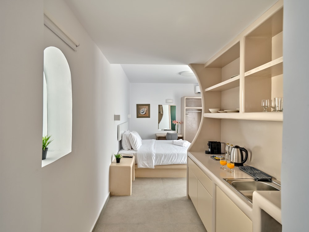 Bedspot Apartments Paros view 2