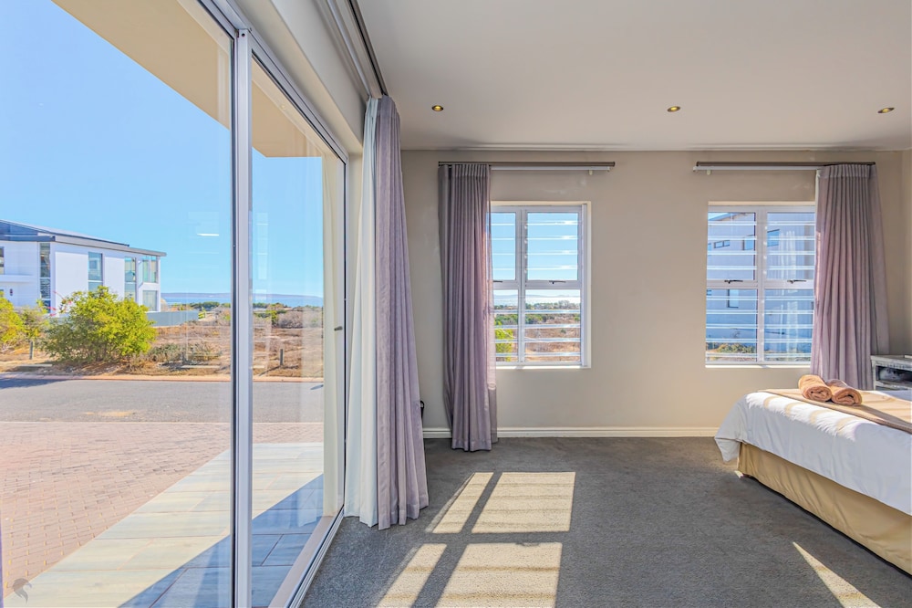 Seasons of Serenity, Langebaan 8-sleeper