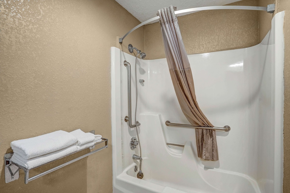 Hillsville Vacations - Motel 6 Hillsville, VA - Property Image 1