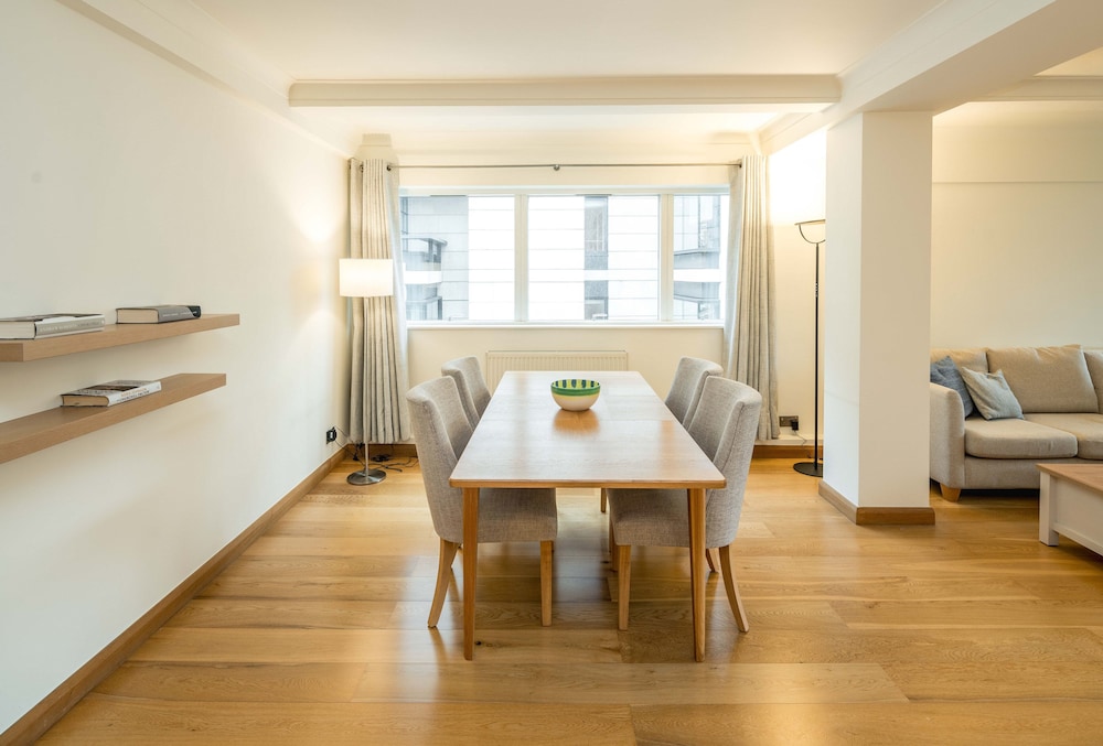 Bright 2-Bed Flat Near St Paul’S