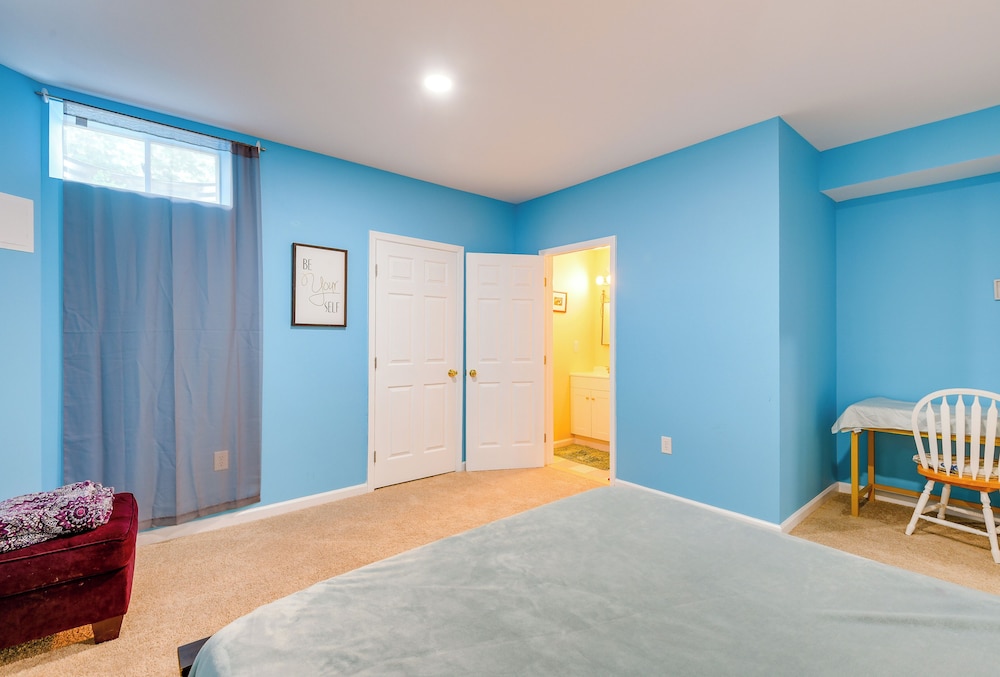Pets Welcome! Cozy Family Apartment in Sterling