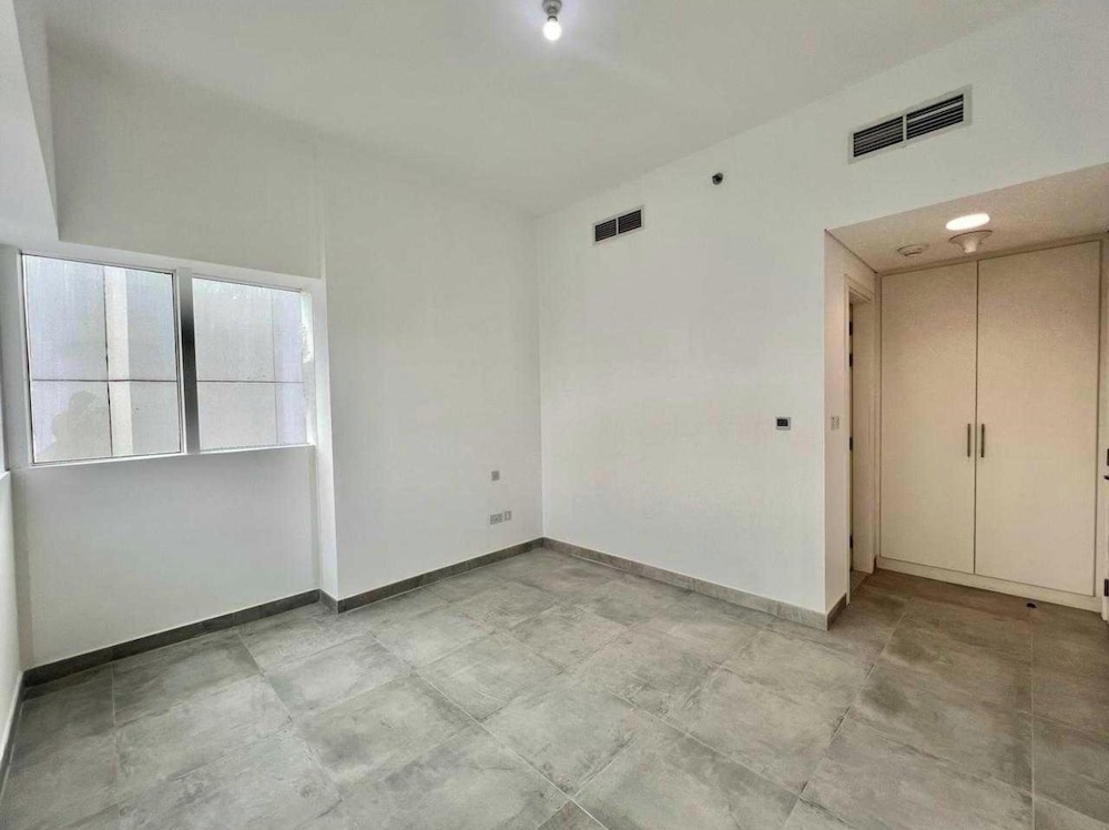 Cozy 1 BHK Apartment in Palette Tower in Tourist Club Area
