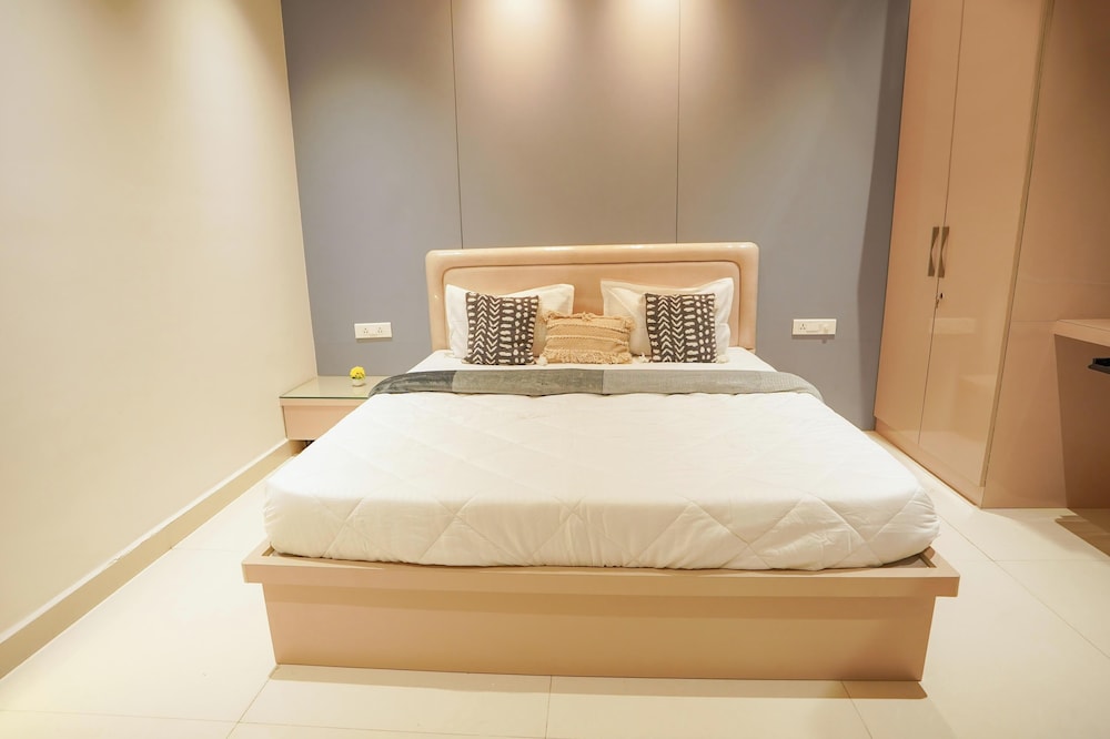 Aurelia Apartment By Red Olive 4bhk 30min Hitech