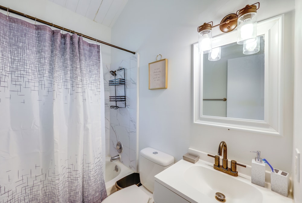 Close to Skiing & Lake: Big Bear Mountain Getaway