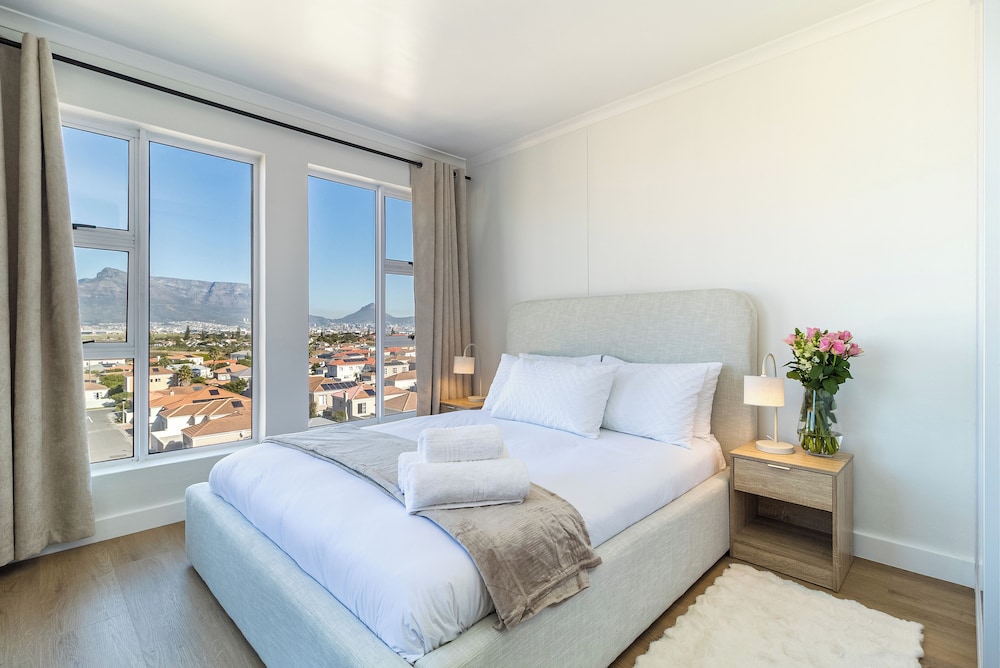 2 Bedroom, Mountain View Penthouse, Century City
