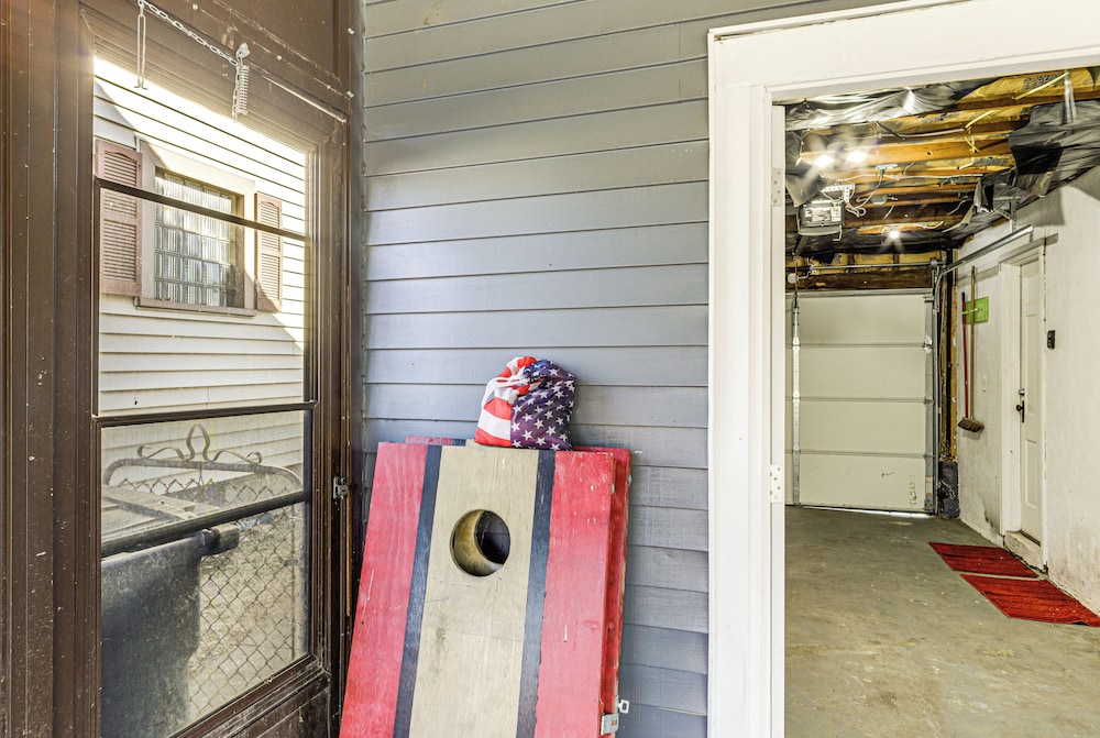 2 Mi to UD: Pet-friendly Home w/ Fenced Yard!