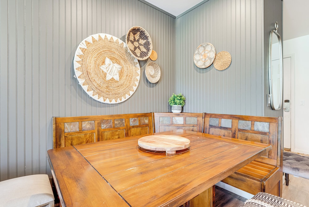 Stroll to The Village: Year-round Family Getaway