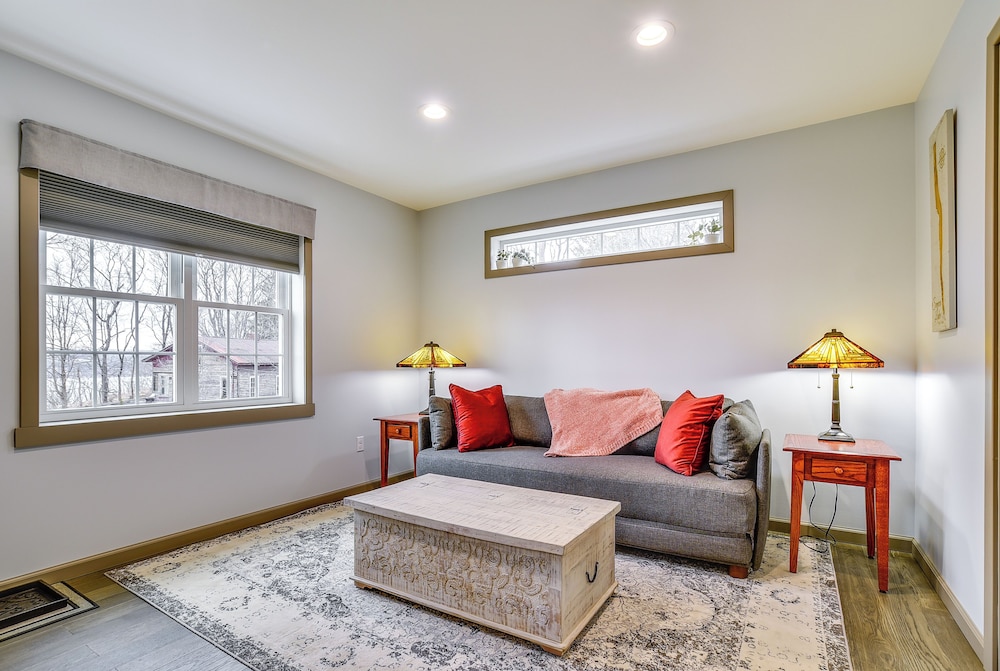 Seneca Lake Wine Trail Studio w/ Water View!