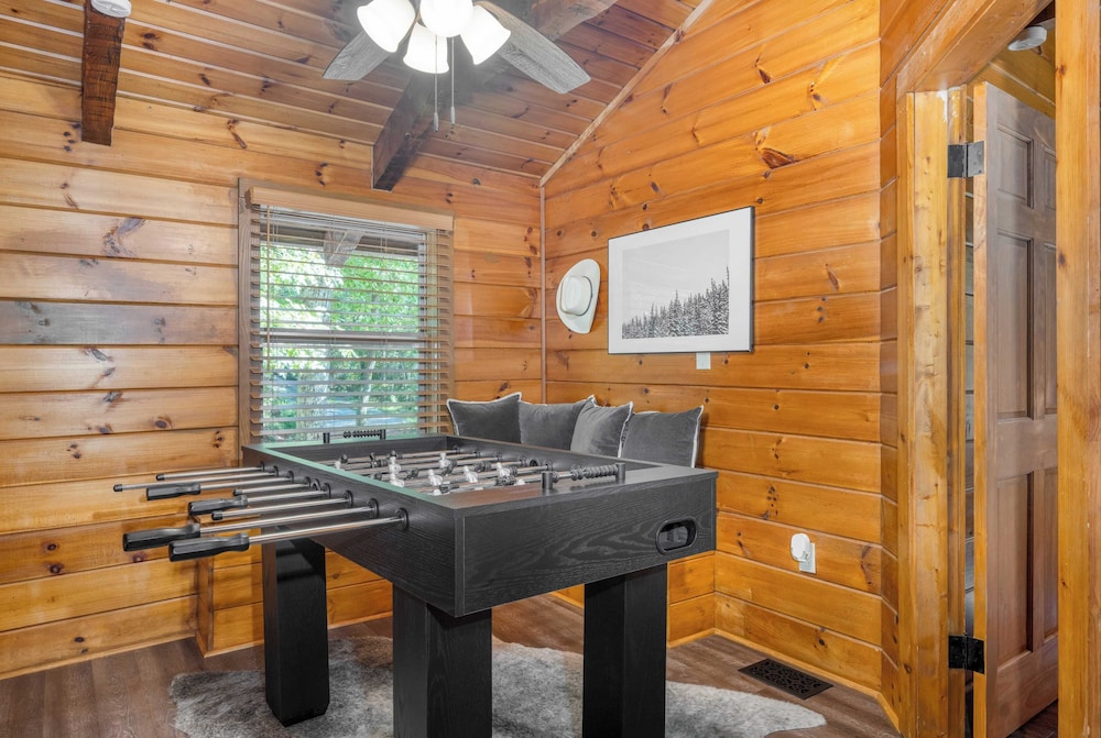 Sleeps 20 3 Cabins w/ Hot Tubs, Game Room, Fire Pit Dudley Trio by Avantstay