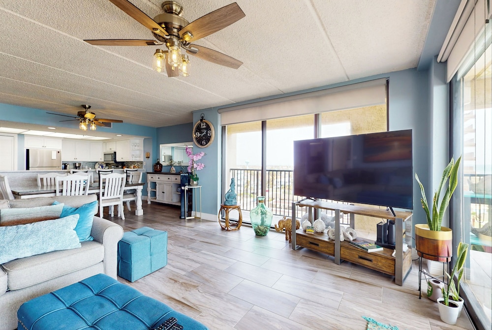 Beautifully Furnished Condo w/ Breathtaking Views