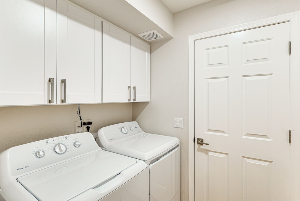 Casita + Chef's Kitchen: Lake Havasu Desert Oasis