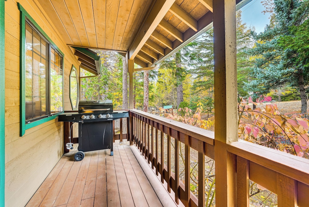 Fire Pit, Gazebo & Grill: Family Cabin in Arnold!