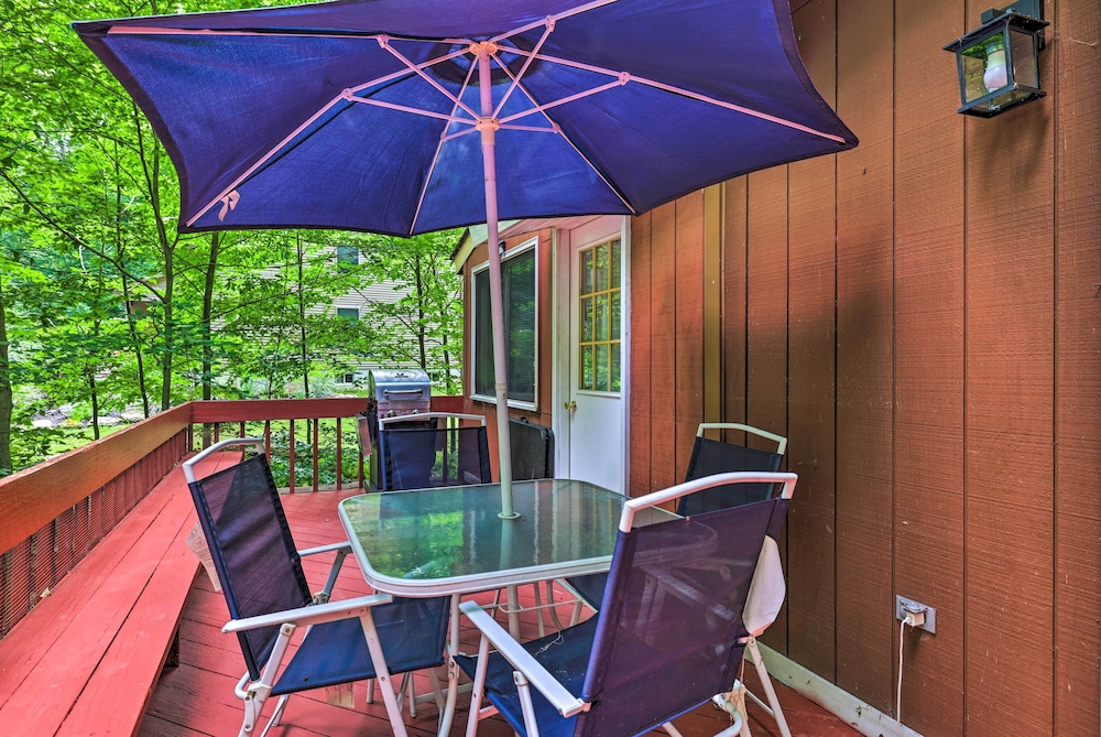 Poconos Cabin < 11 Mi to Tobyhanna State Park!