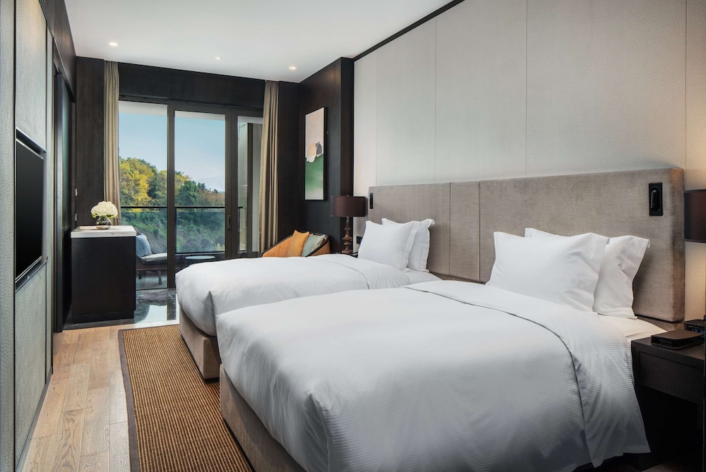 Hilton Ningbo Dongqian Lake