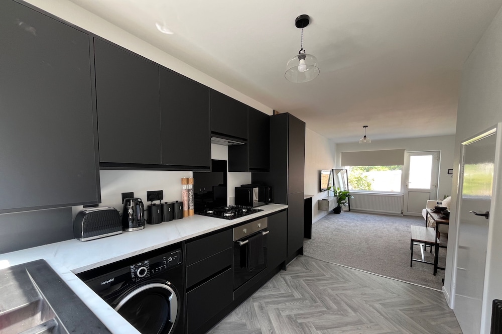 Nottingham 2-bed House, Sleeps 4, Pet Friendly