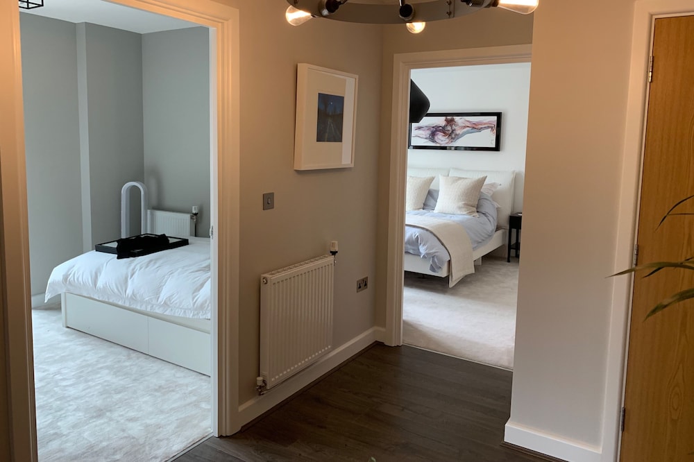 Chic London Apartment - Saint Clements Retreat